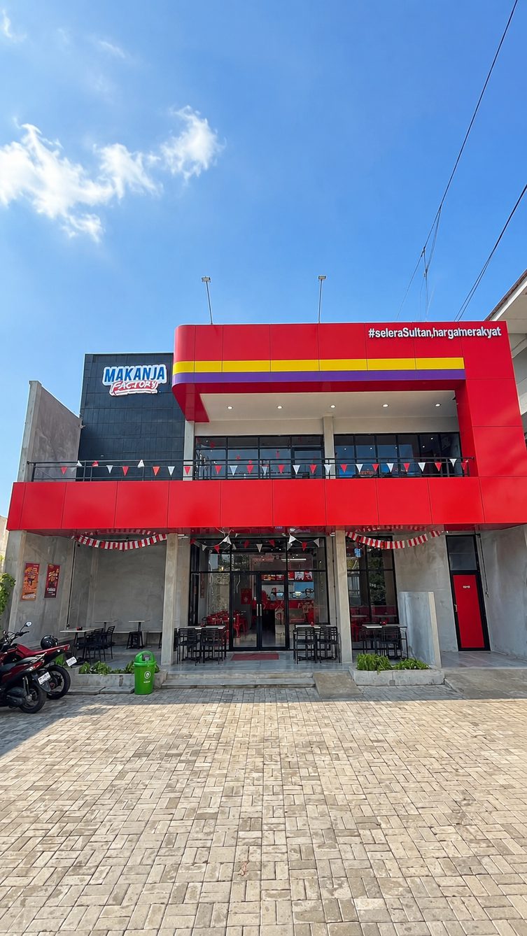 Outlet Makanja Factory pada siang hari